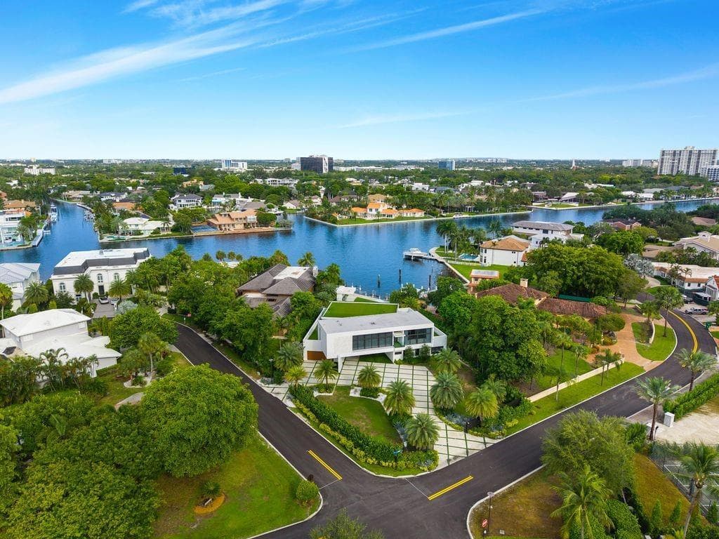19 Gatehouse Road, Sea Ranch Lakes, FL 33308 photo 2