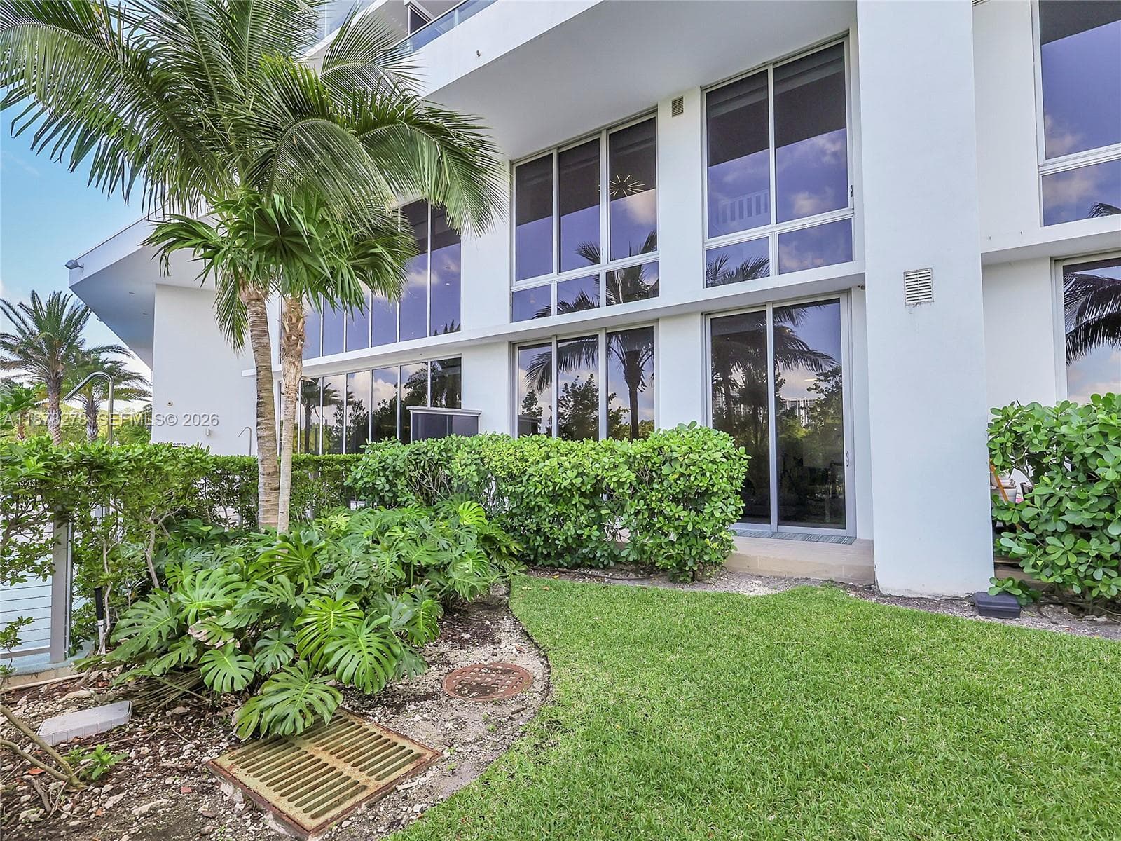 16385 Biscayne Blvd # 105, North Miami Beach, FL 33160 photo 2