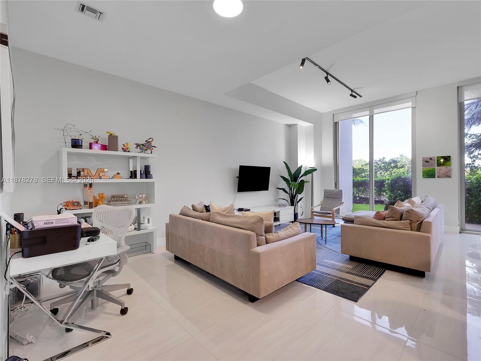 16385 Biscayne Blvd # 105, North Miami Beach, FL 33160 photo 4
