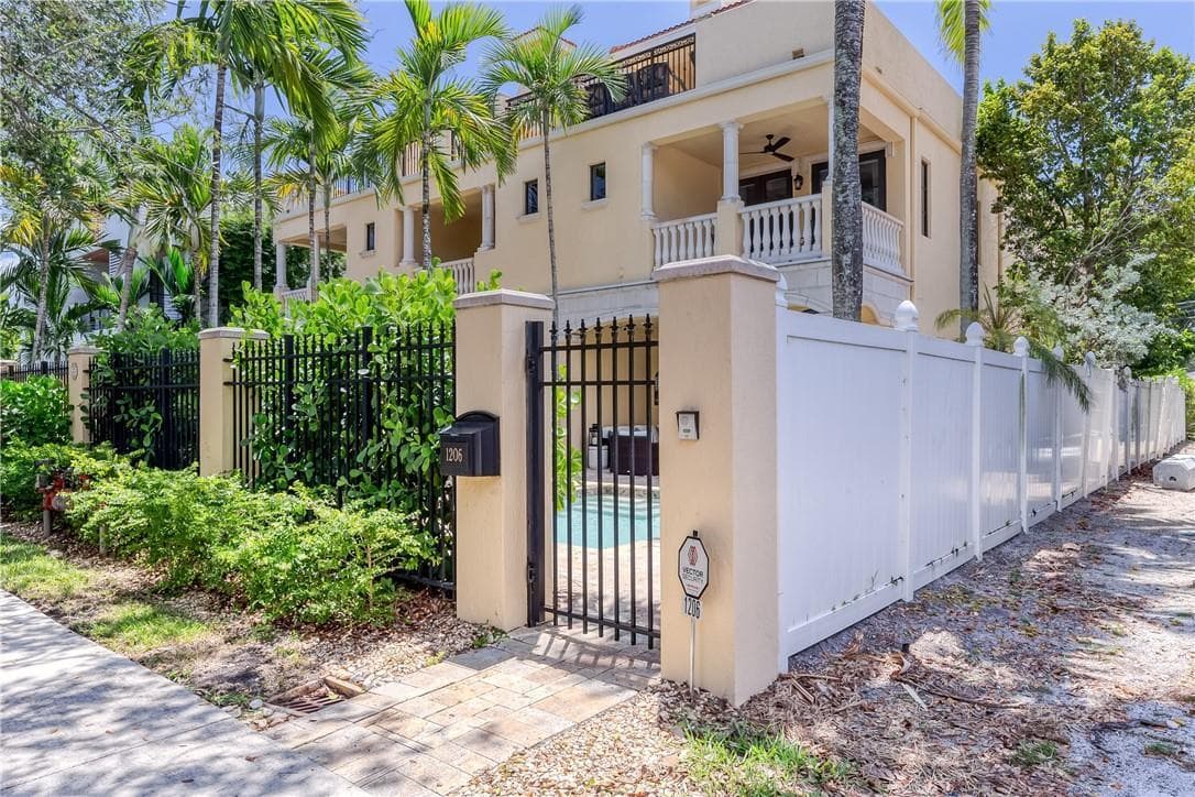 1206 NE 1st Street # 1206, Fort Lauderdale, FL 33301 photo 2