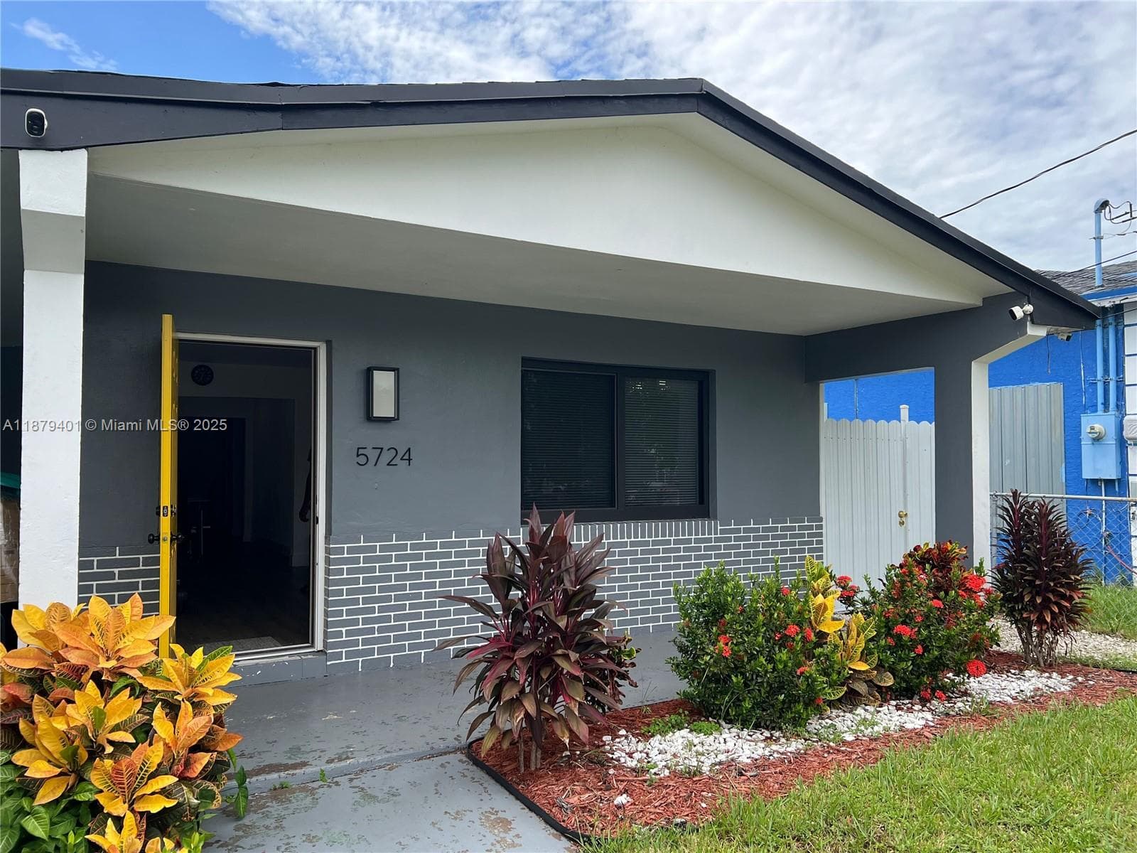 5724 SW 18th St, West Park, FL 33023 photo 2
