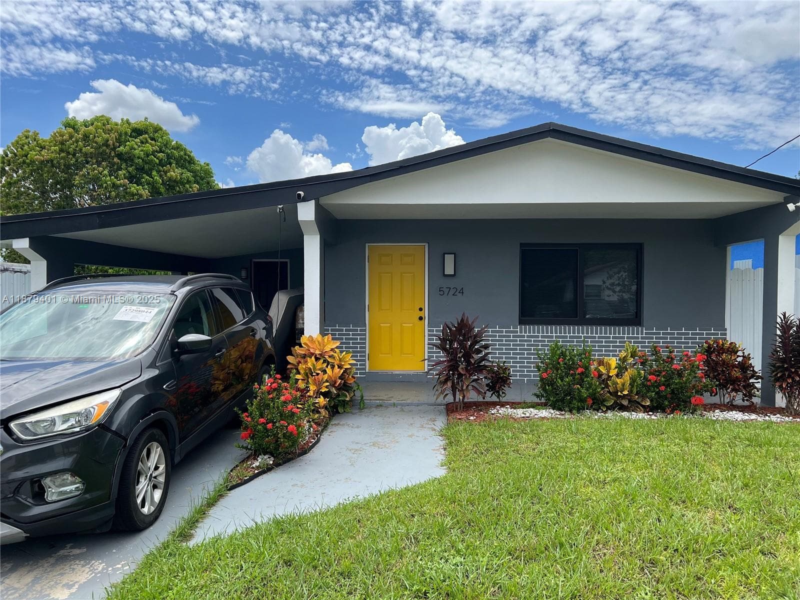 5724 SW 18th St, West Park, FL 33023 photo 4