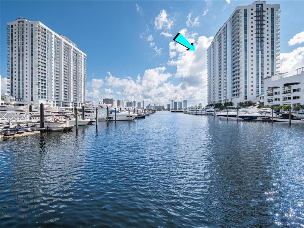 17111 Biscayne Boulevard # 2105 + 1 BOAT SLIP 100 ft, North Miami Beach, FL 33160 photo 2