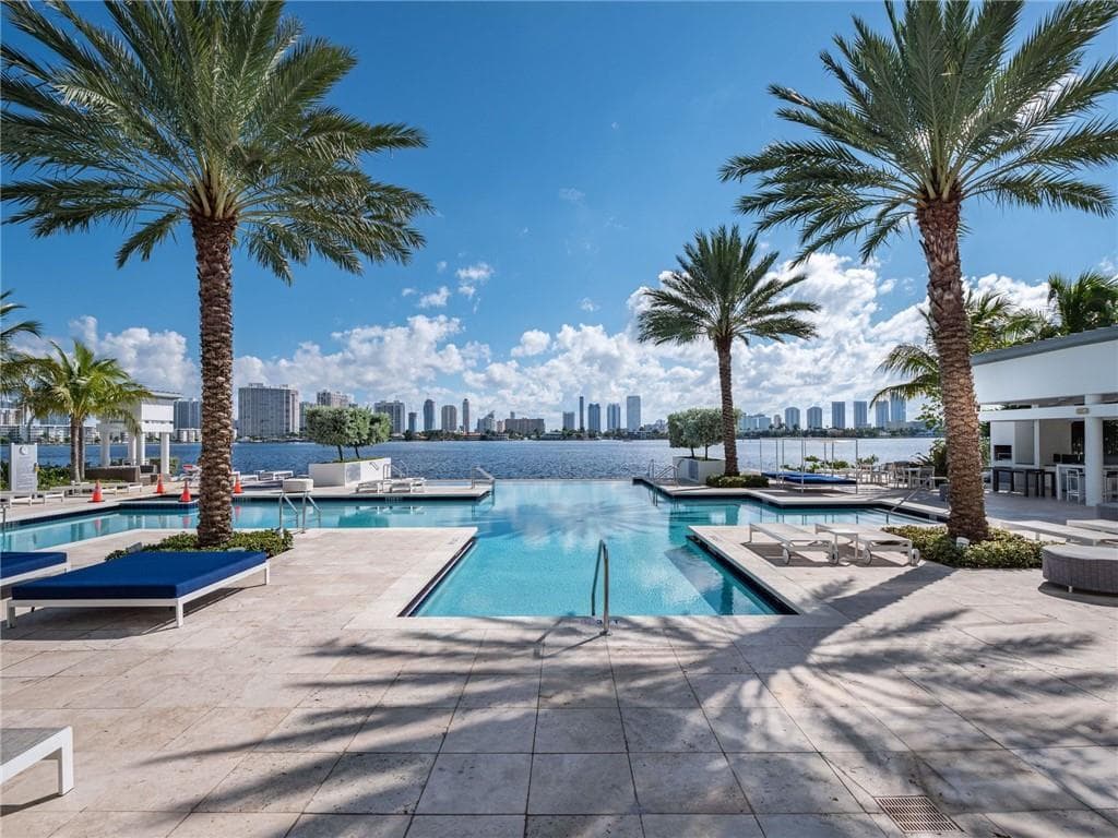 17111 Biscayne Boulevard # 2105 + 1 BOAT SLIP 100 ft, North Miami Beach, FL 33160 photo 4