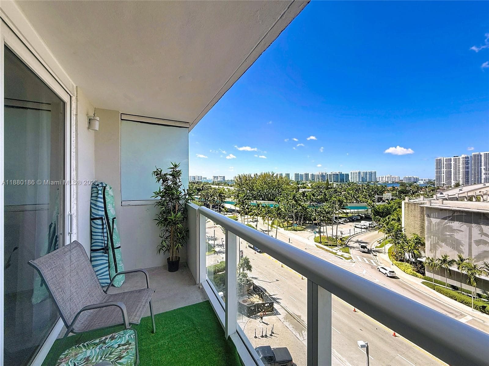 19201 Collins Ave # 636, Sunny Isles Beach, FL 33160 photo 2