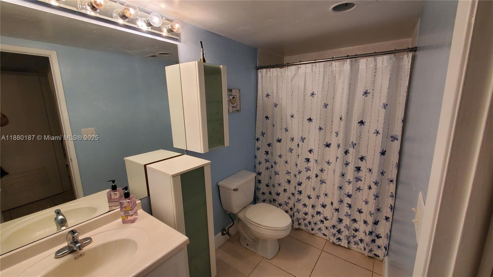 19390 Collins Ave # 1124, Sunny Isles Beach, FL 33160 photo 2