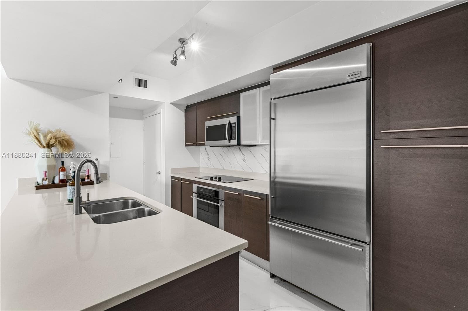 55 SE 6th St # 1203, Miami, FL 33131 photo 2