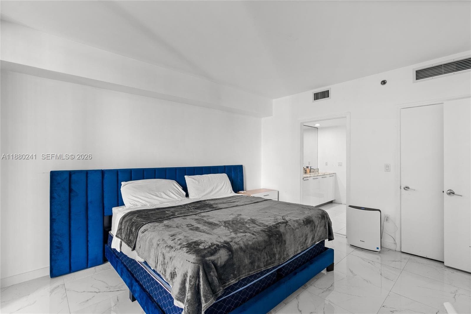 55 SE 6th St # 1203, Miami, FL 33131 photo 3