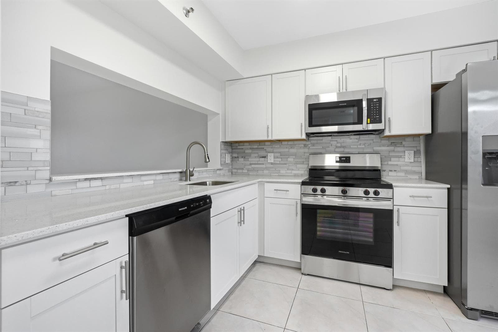 2200 S Cypress Bend Drive # 805, Pompano Beach, FL 33069 photo 3