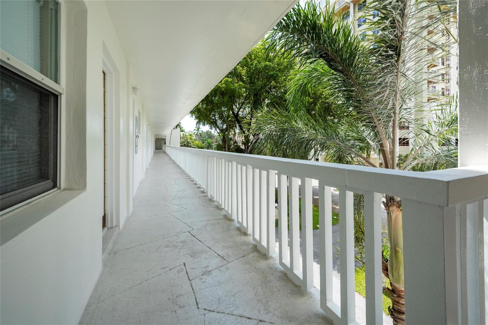 2555 NE 11th Street # 302, Fort Lauderdale, FL 33304 photo 3