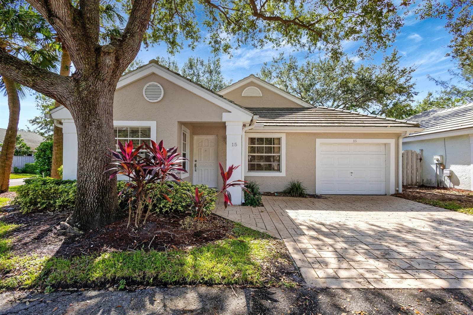 15 Admirals Court, Palm Beach Gardens, FL 33418 photo 2
