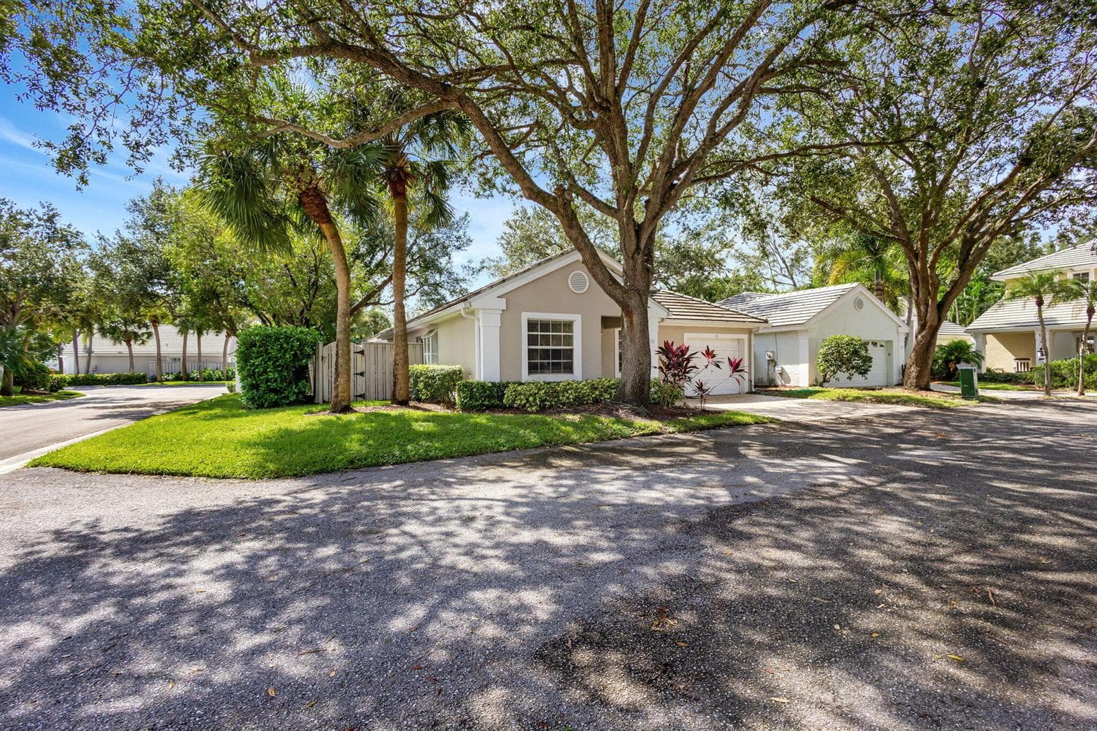 15 Admirals Court, Palm Beach Gardens, FL 33418 photo 3