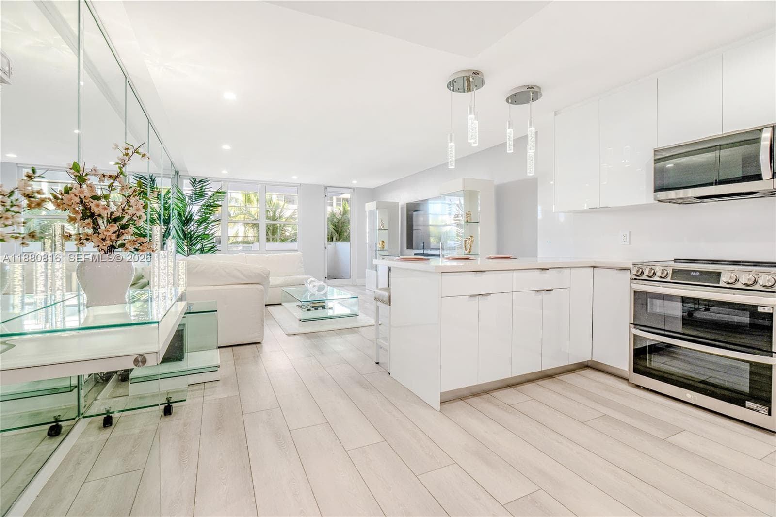 100 Lincoln Rd # 323, Miami Beach, FL 33139 photo 4