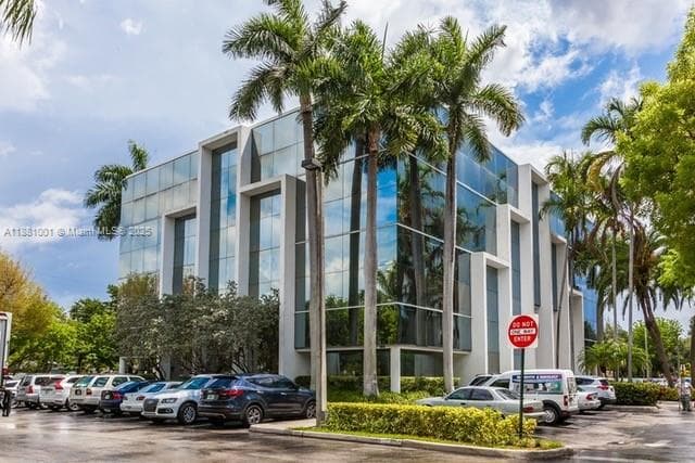 16855 NE 2 AVE # N104, North Miami Beach, FL 33162 photo 3