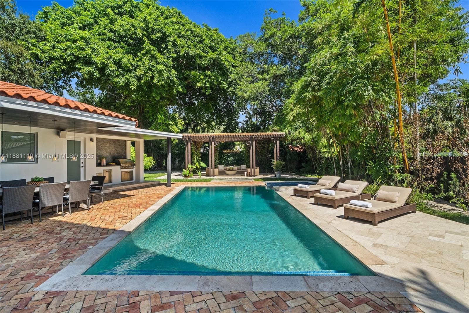 575 Bay Point Rd, Miami, FL 33137 photo 2
