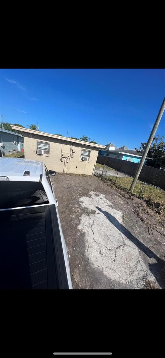 810 N 17th Street, Fort Pierce, FL 34950 photo 2