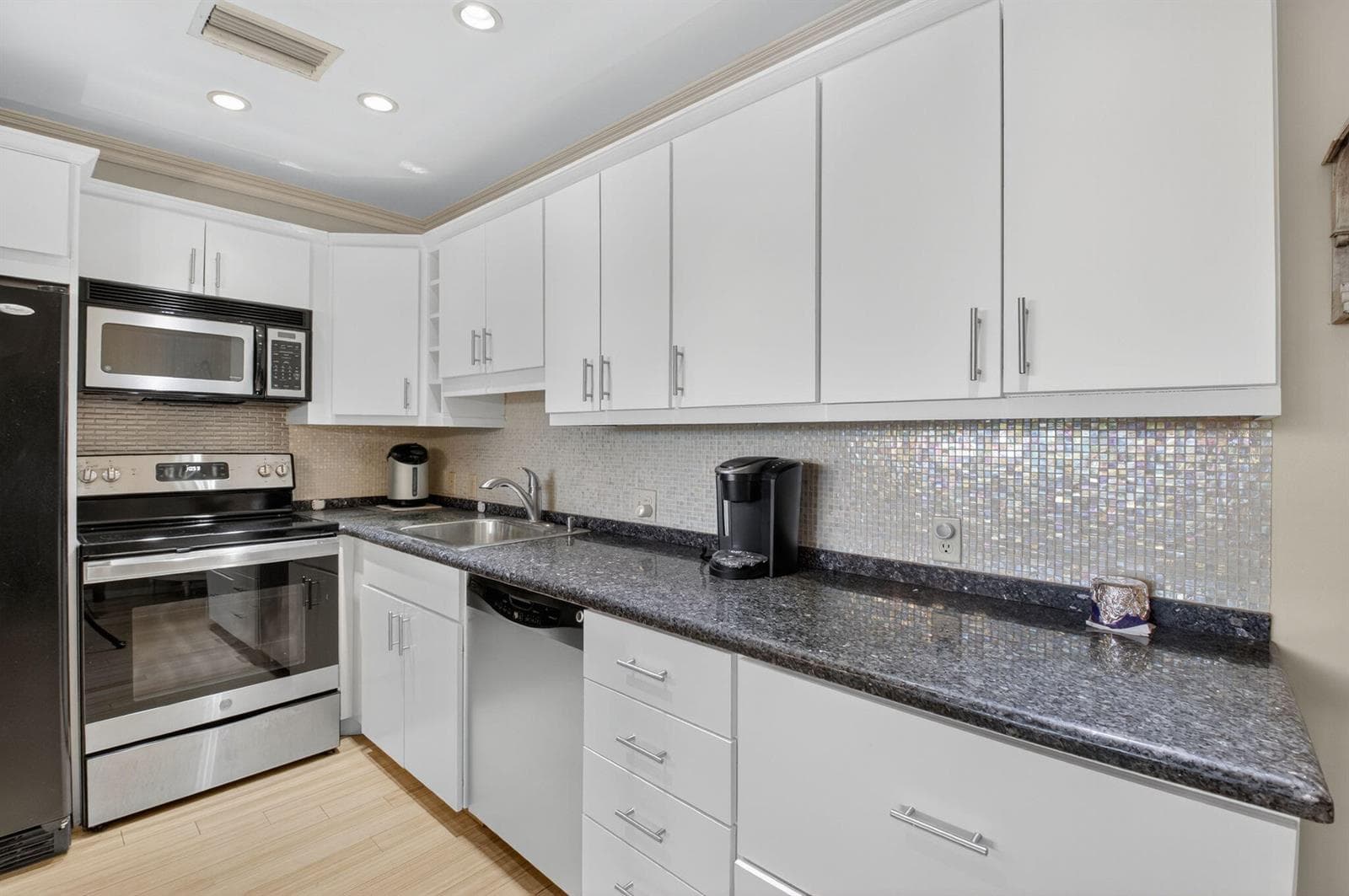 125 Suffolk C, Boca Raton, FL 33434 photo 4