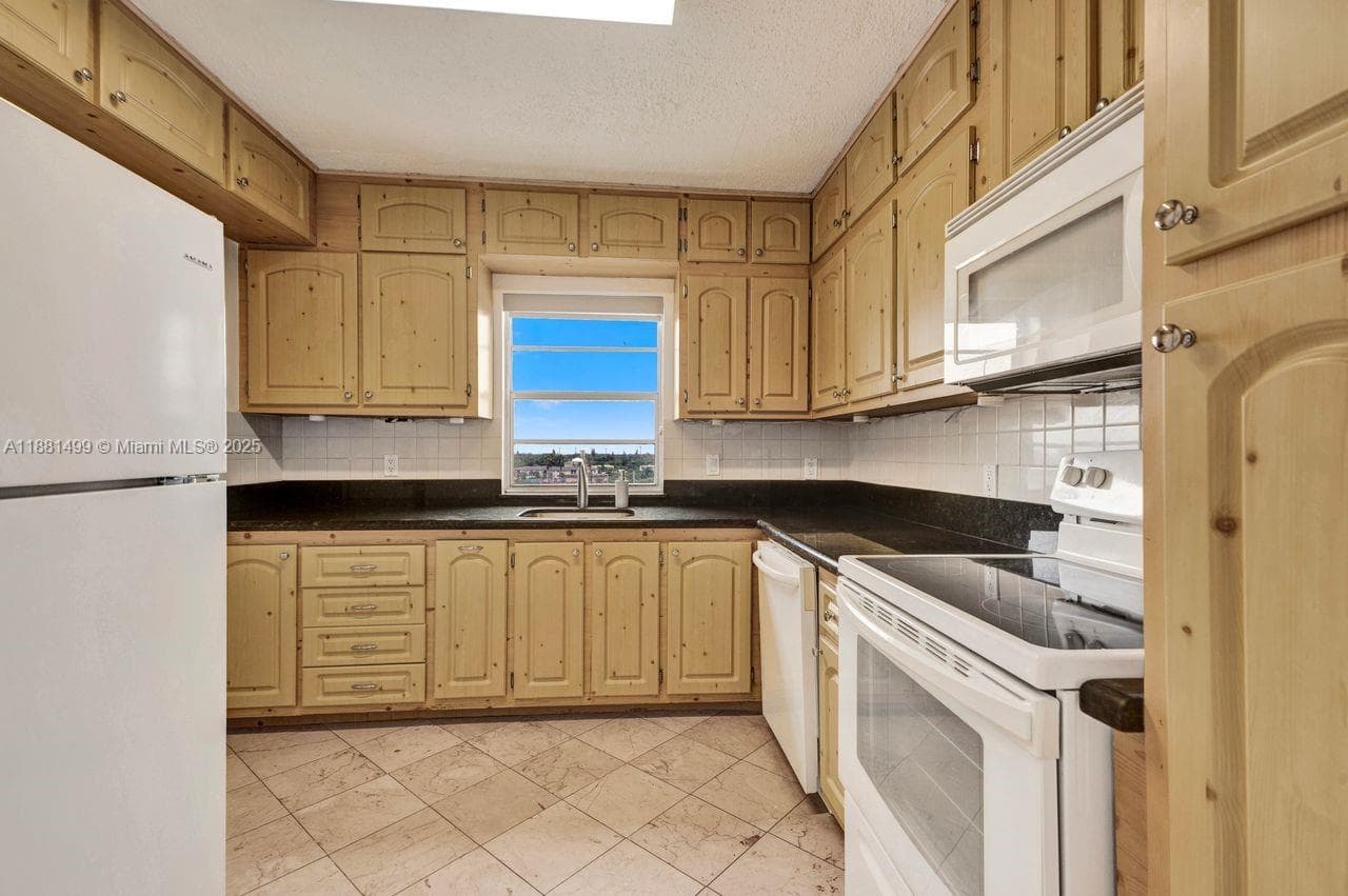 2025 NE 164th St # 716, North Miami Beach, FL 33162 photo 2