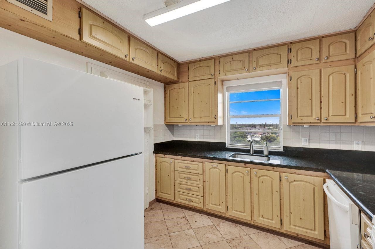 2025 NE 164th St # 716, North Miami Beach, FL 33162 photo 3