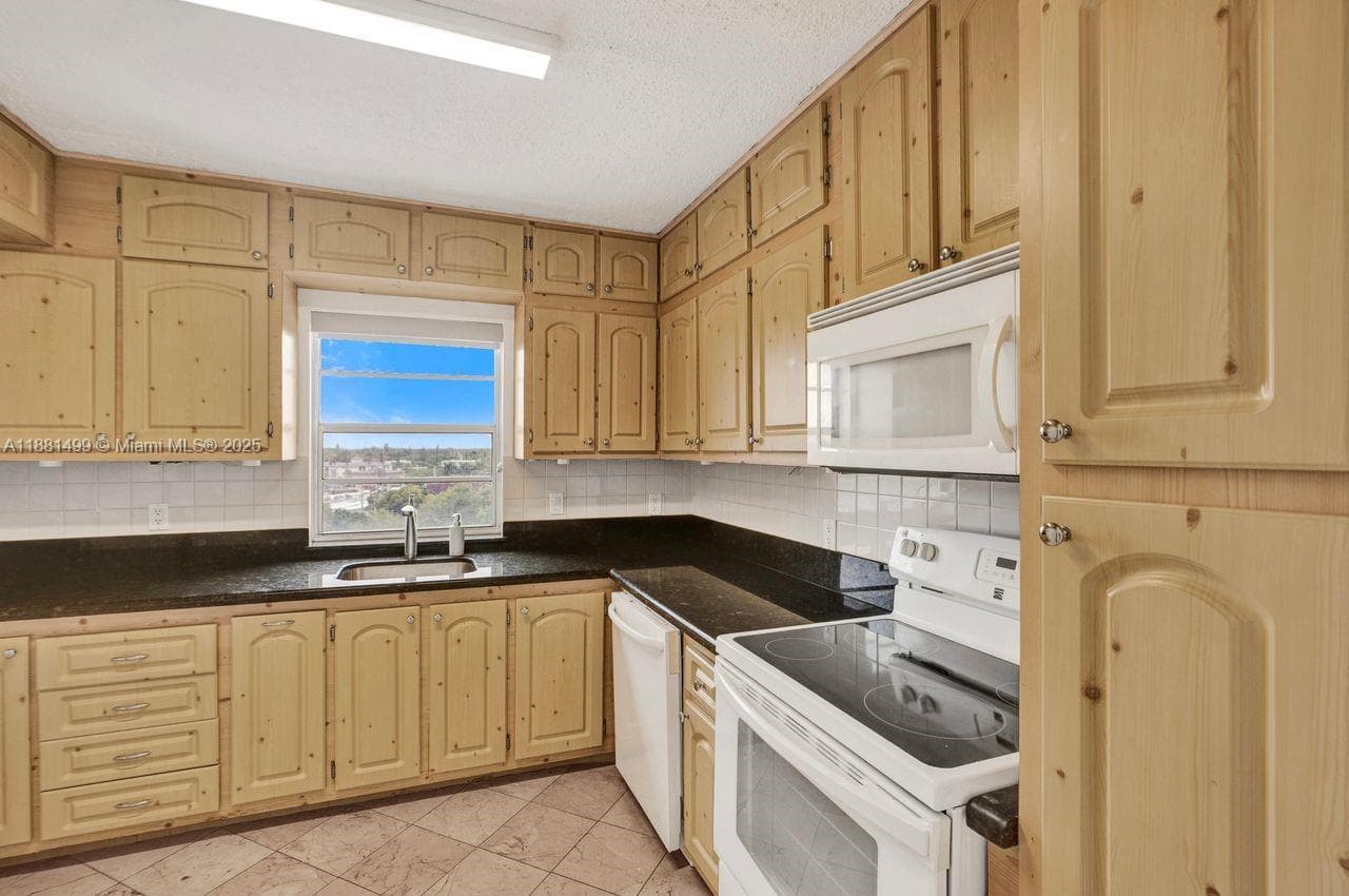 2025 NE 164th St # 716, North Miami Beach, FL 33162 photo 4