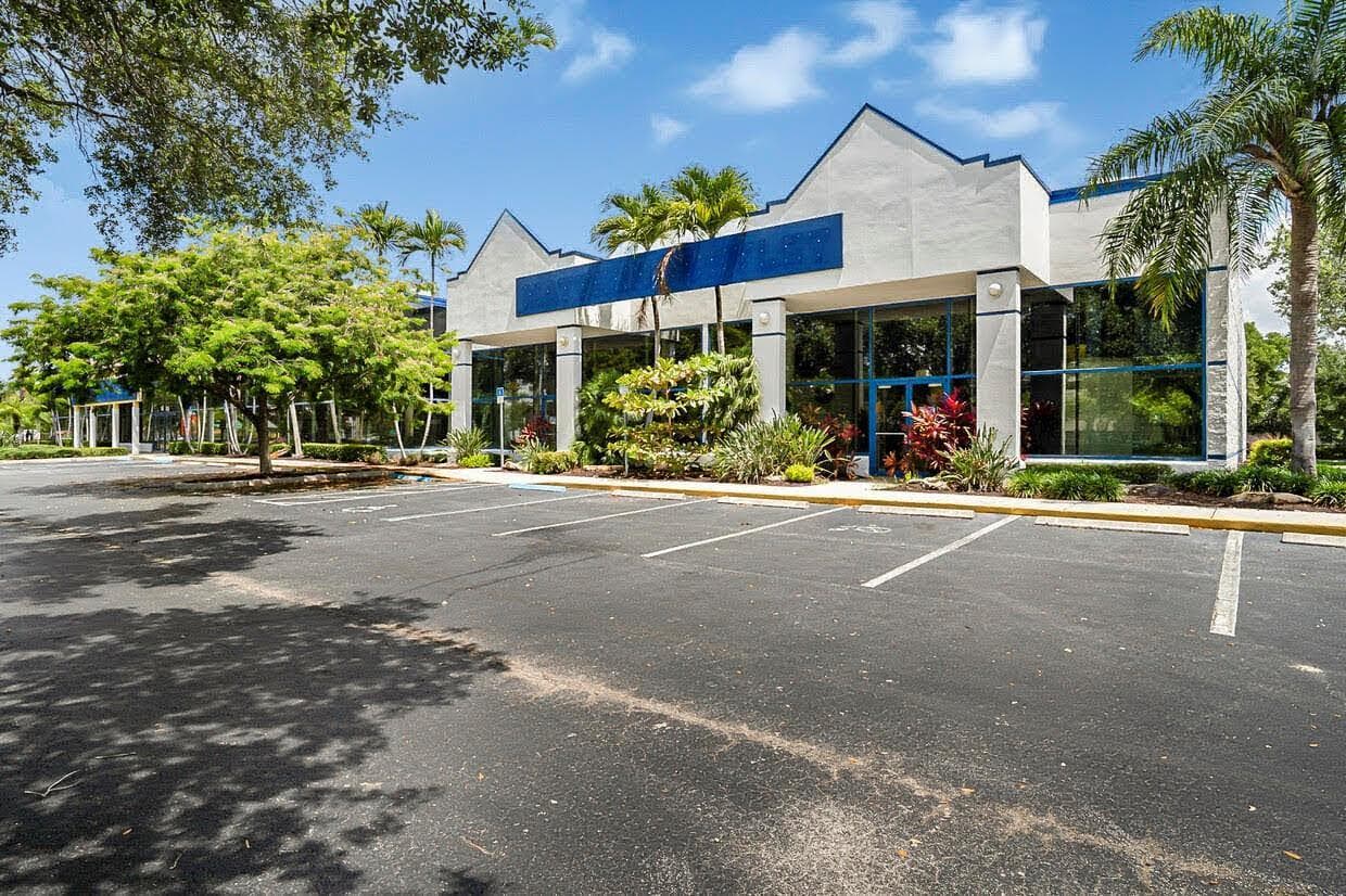 1605 W Oakland Park Boulevard, Oakland Park, FL 33311 photo 3