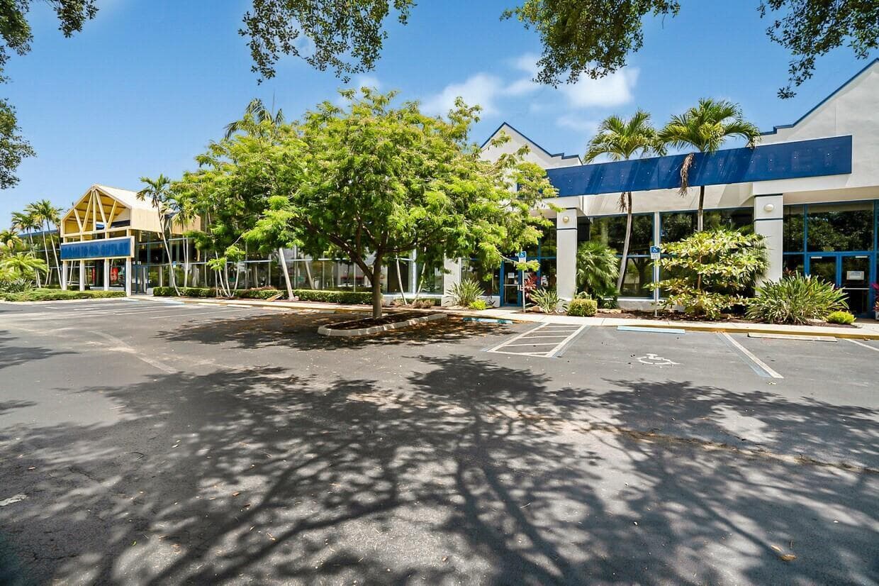 1605 W Oakland Park Boulevard, Oakland Park, FL 33311 photo 4