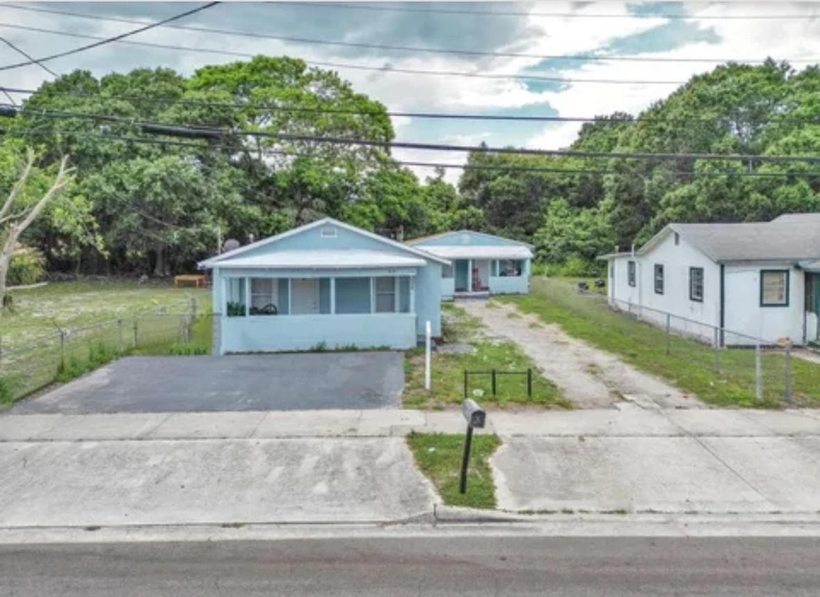 513 N 17th Street, Fort Pierce, FL 34950 photo 2