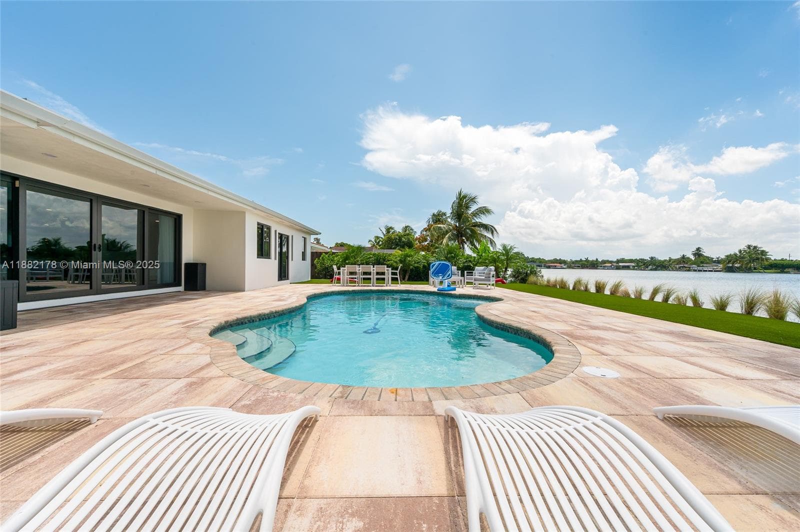 21230 NE 25th Ct, Miami, FL 33180 photo 2