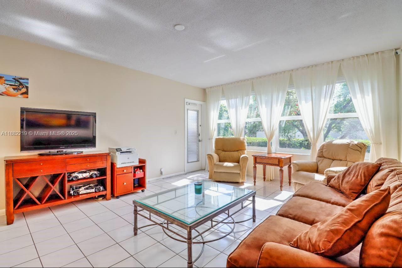 850 NE 12th Ave # 210, Hallandale Beach, FL 33009