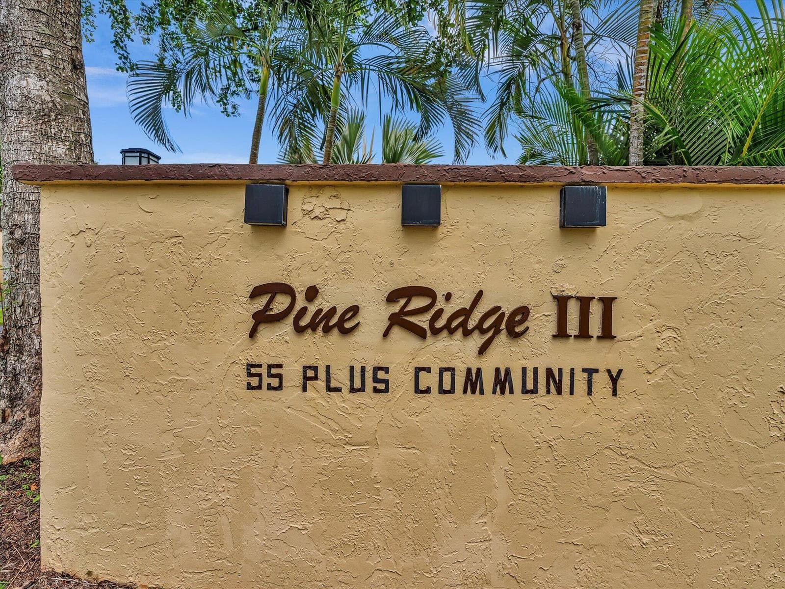342 Pine Ridge Circle # D-2, FL 33463 photo 2