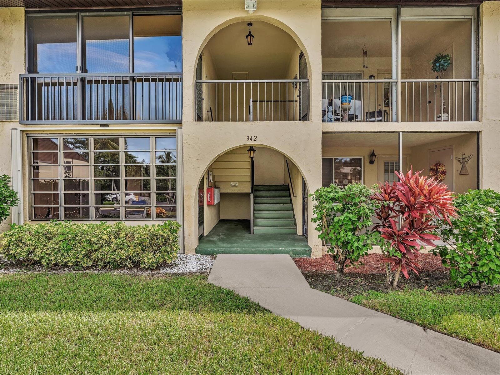 342 Pine Ridge Circle # D-2, FL 33463 photo 3