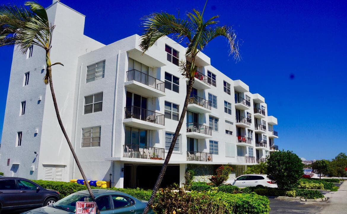 301 Croton Avenue # 305, Lantana, FL 33462 photo 2