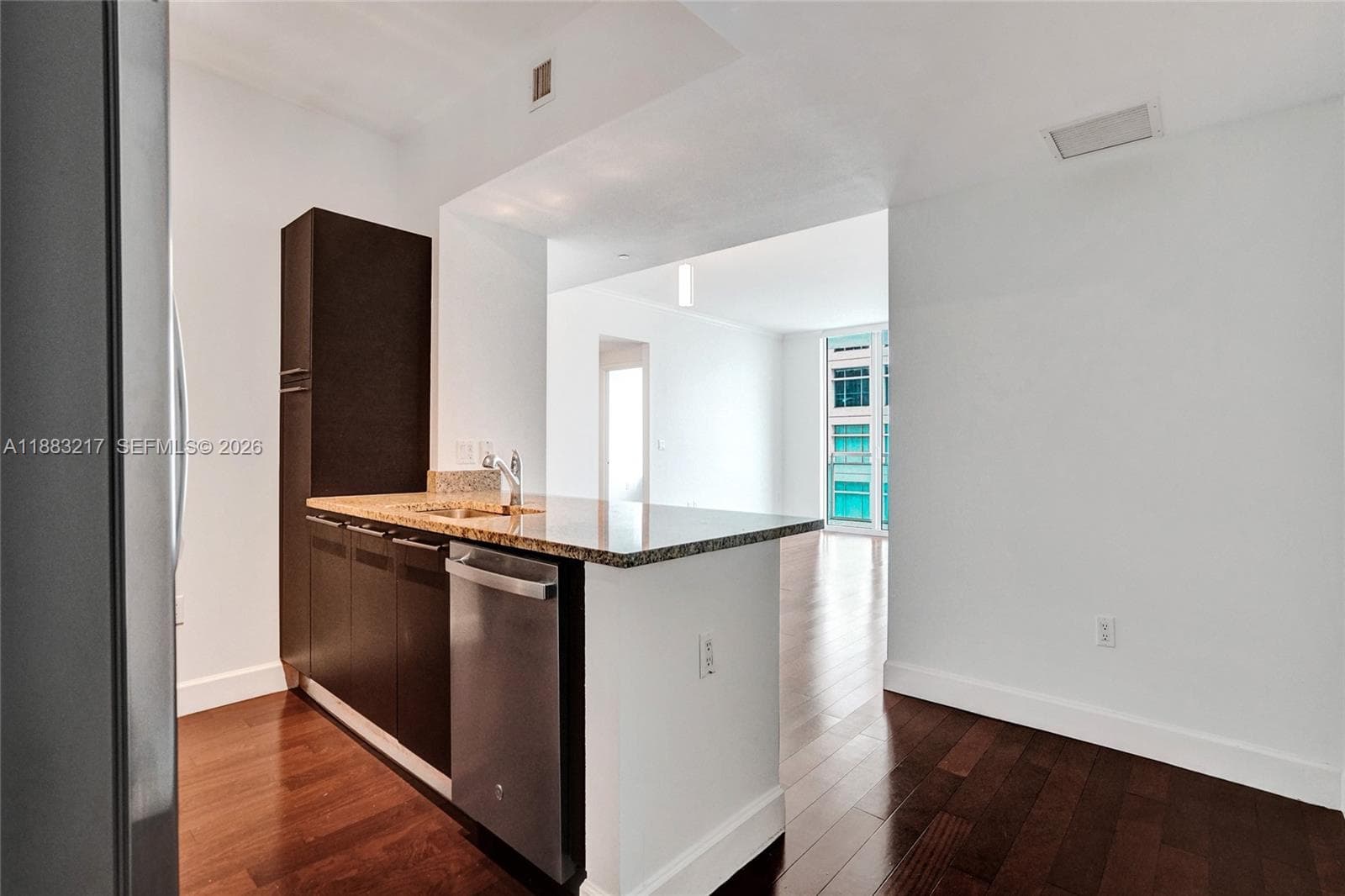 950 Brickell Bay Dr # 1704, Miami, FL 33131 photo 4