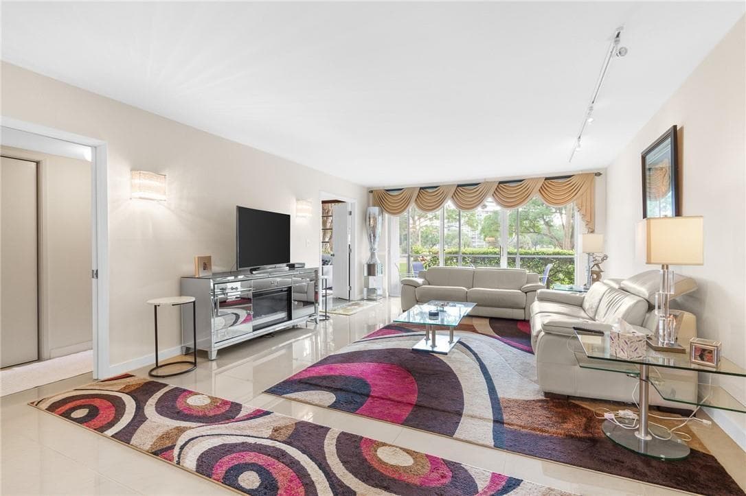 3800 Oaks Clubhouse Drive # 110, Pompano Beach, FL 33069 photo 2