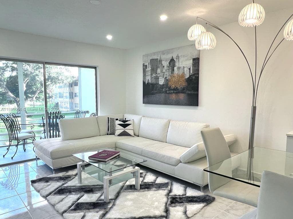 5051 W Oakland Park Blvd # 204, Lauderdale Lakes, FL 33313 photo 3
