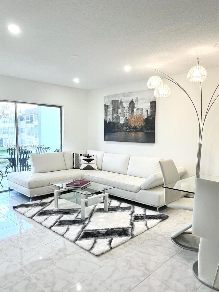 5051 W Oakland Park Blvd # 204, Lauderdale Lakes, FL 33313 photo 5