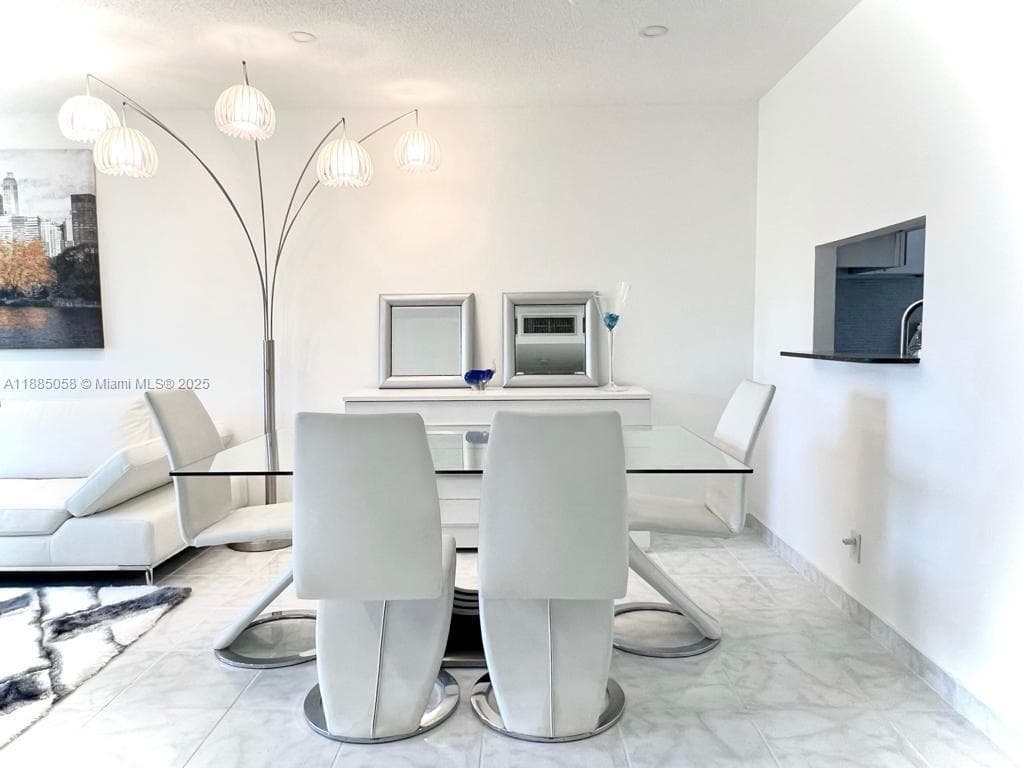 5051 W Oakland Park Blvd # 204, Lauderdale Lakes, FL 33313 photo 4