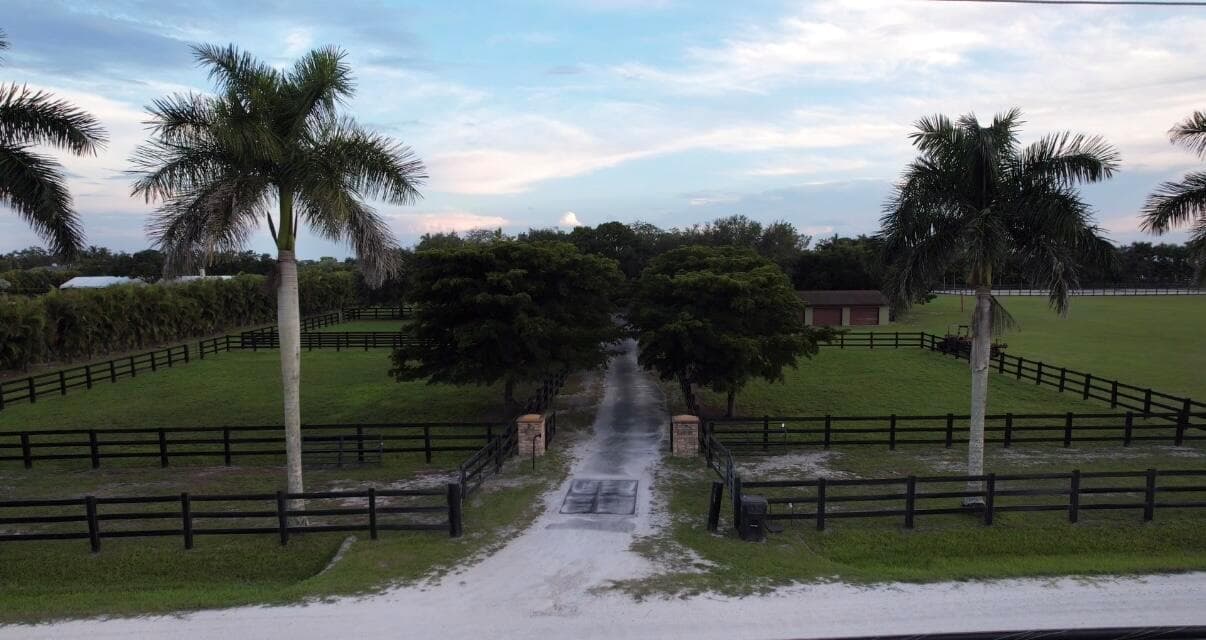 16098 Deer Path Lane, Wellington, FL 33470 photo 2