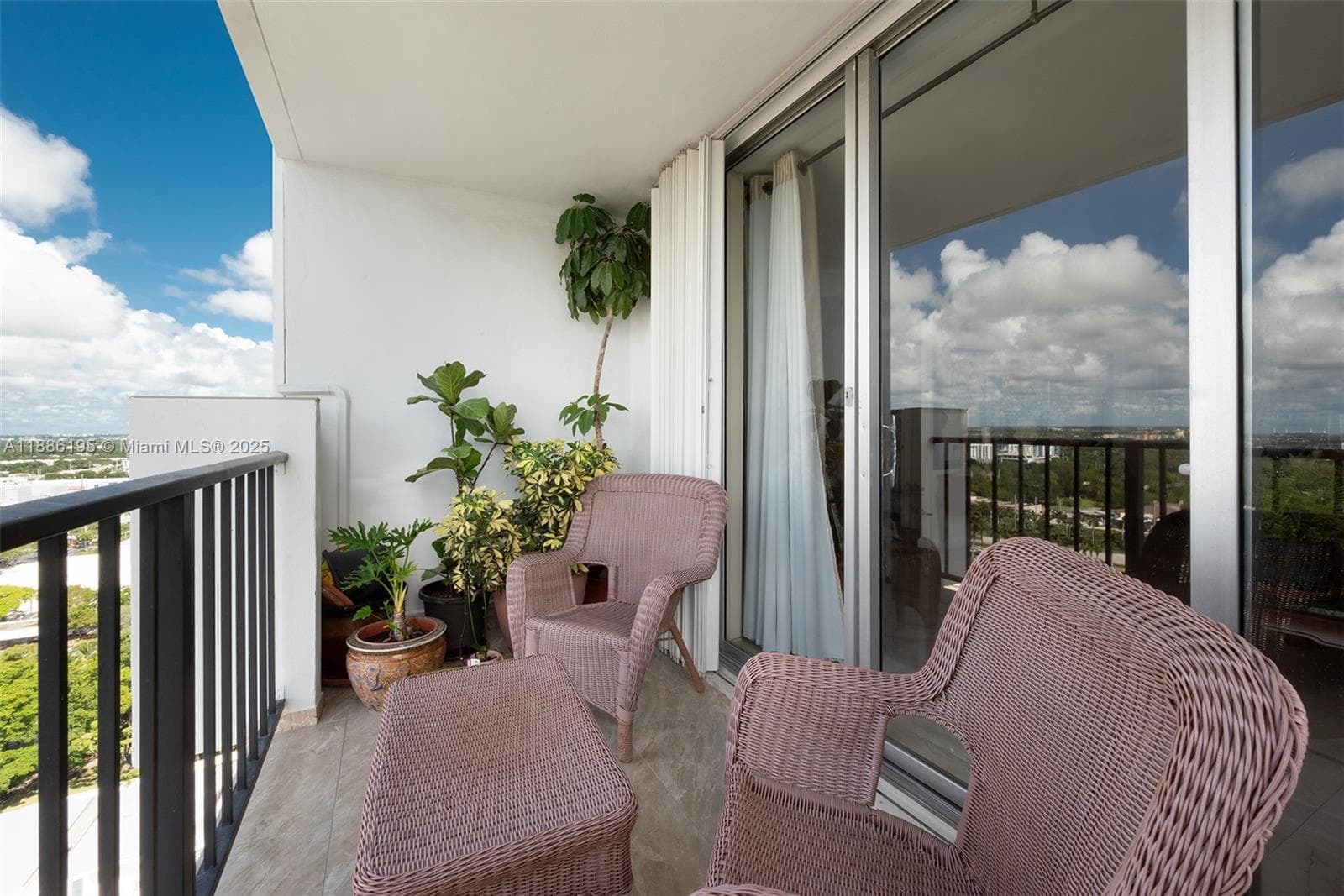2750 NE 183rd St # 2204, Aventura, FL 33160 photo 2