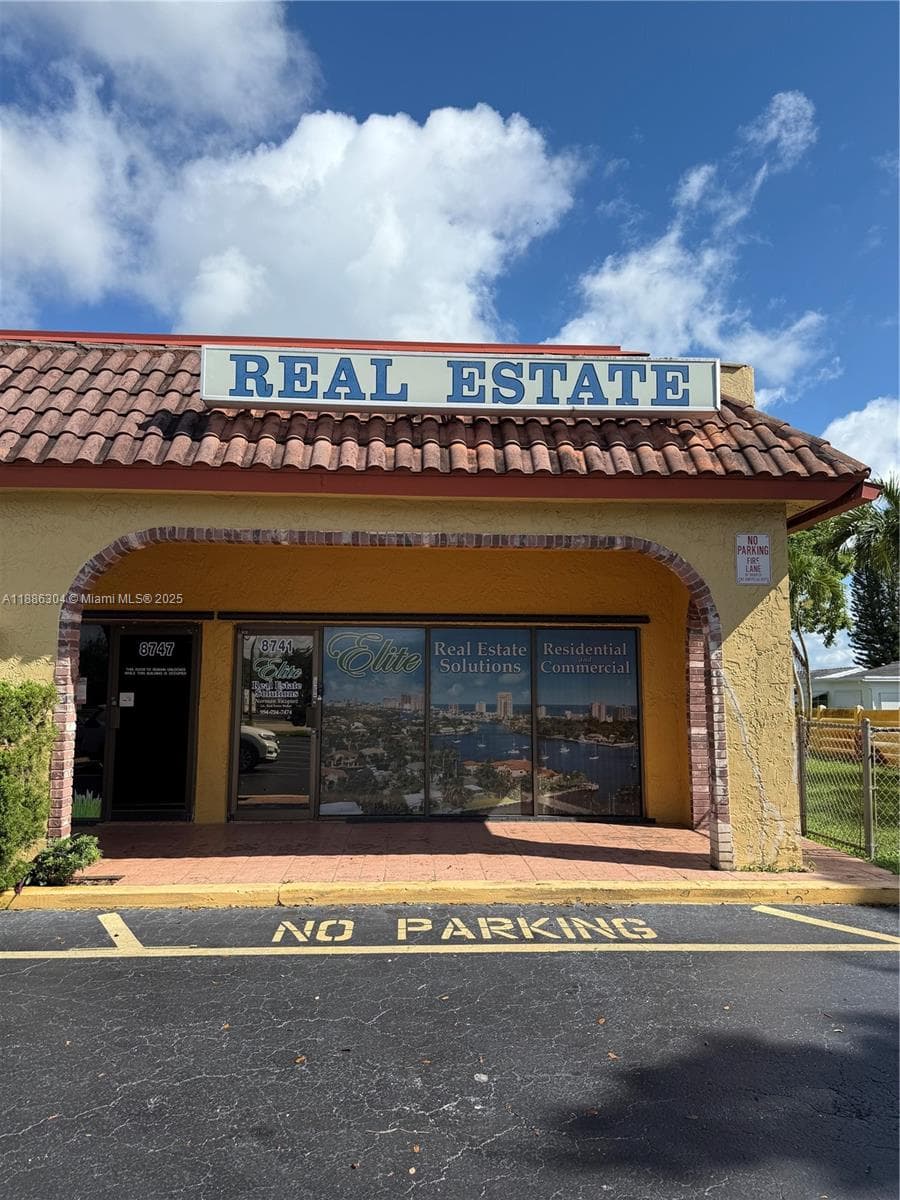 8741 NW 57th St, Tamarac, FL 33351