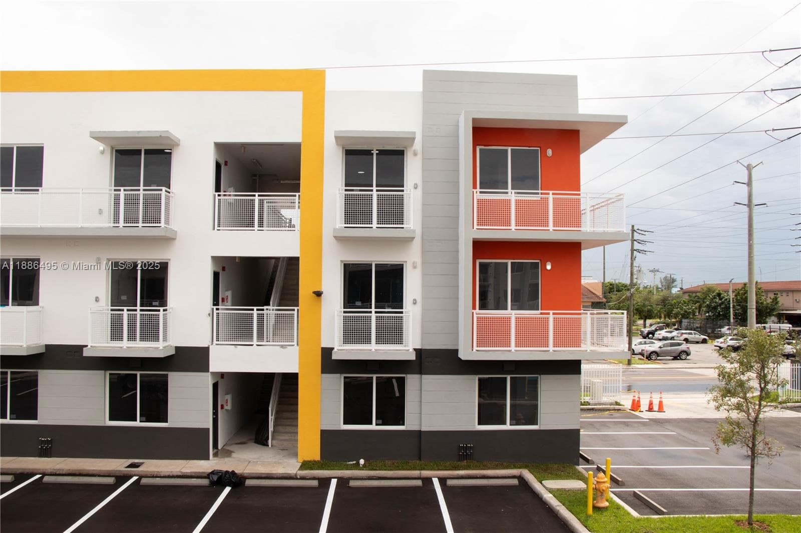 1453 W 29th St # 307, Hialeah, FL 33012