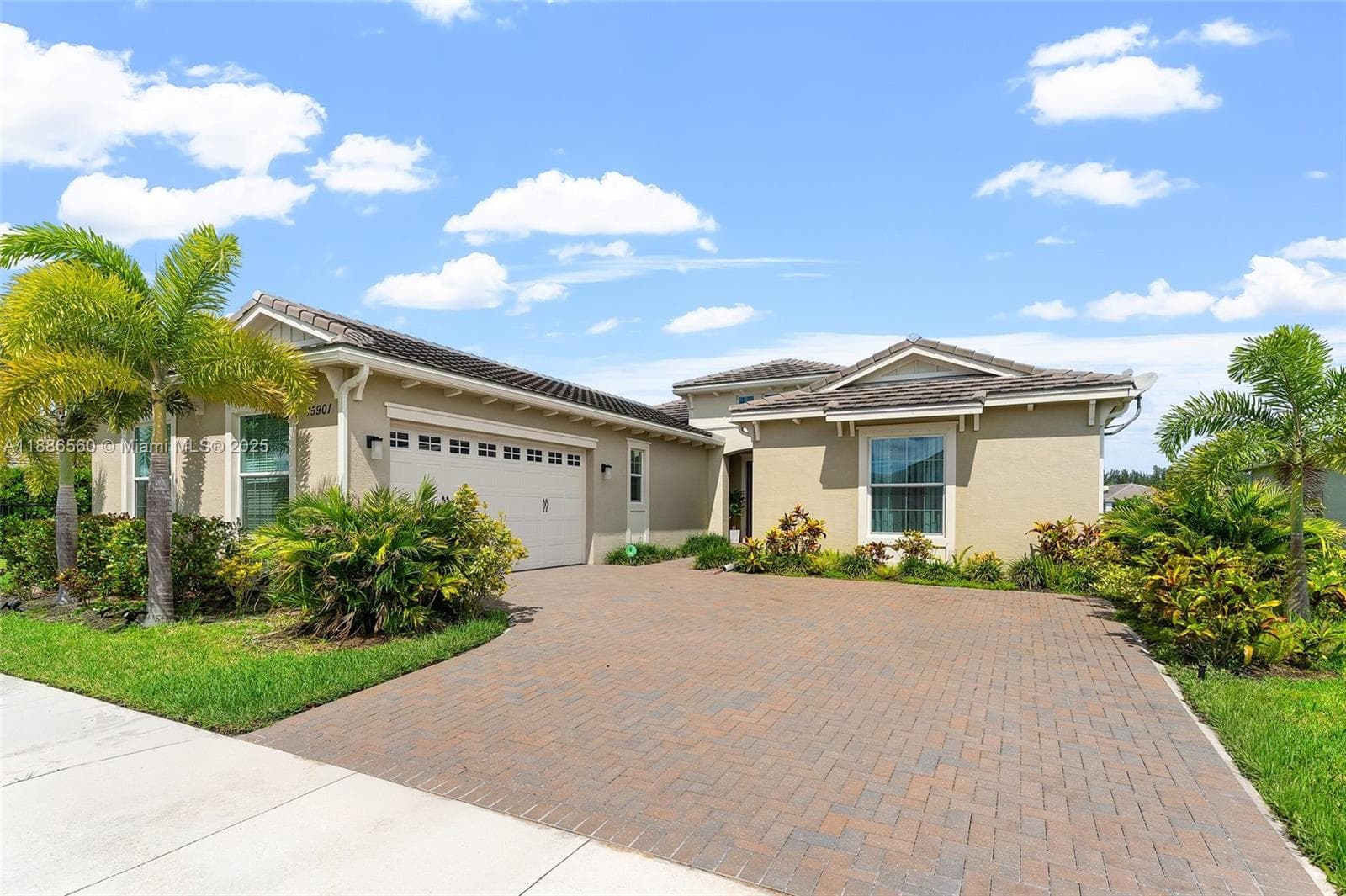 15901 Meadowlark Ct, Loxahatchee, FL 33470