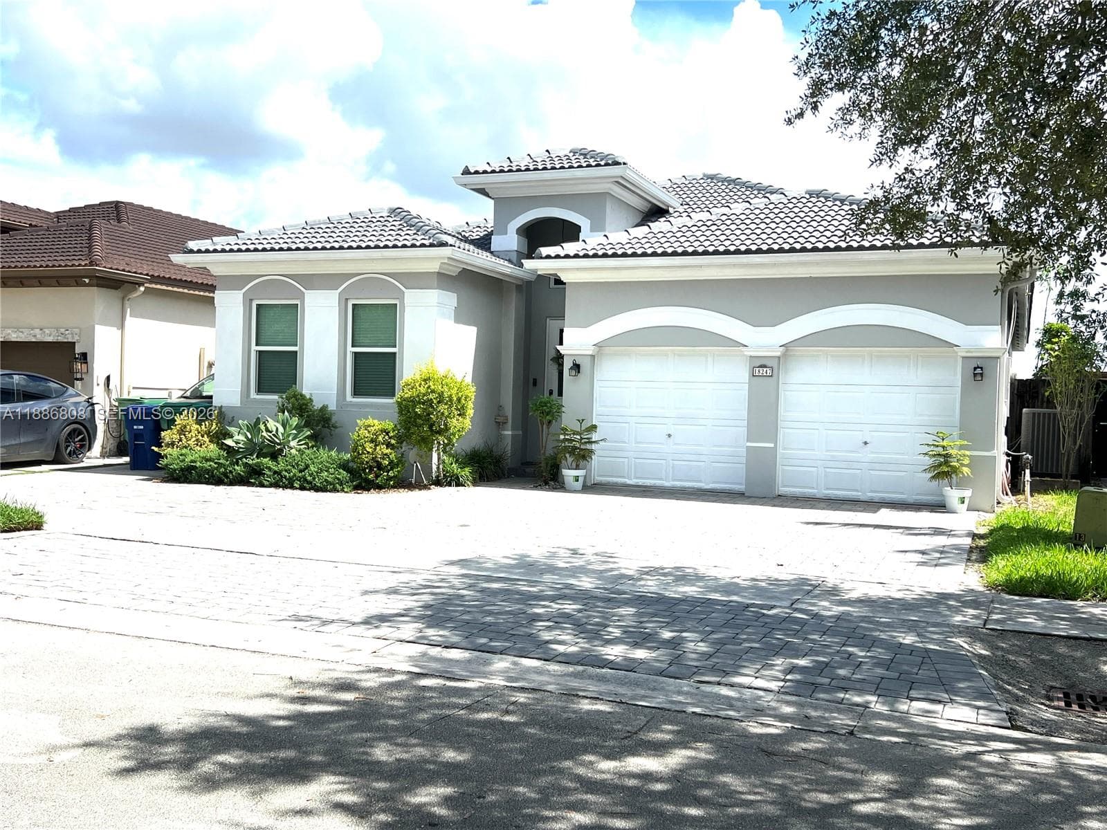 18247 NW 88th Pl, Hialeah, FL 33018 photo 2