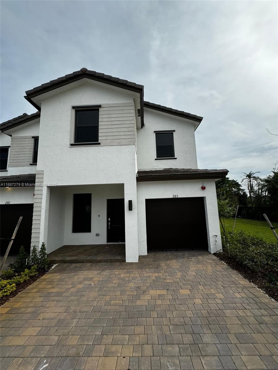 285 SW 159th Ln, Pembroke Pines, FL 33027 photo 2
