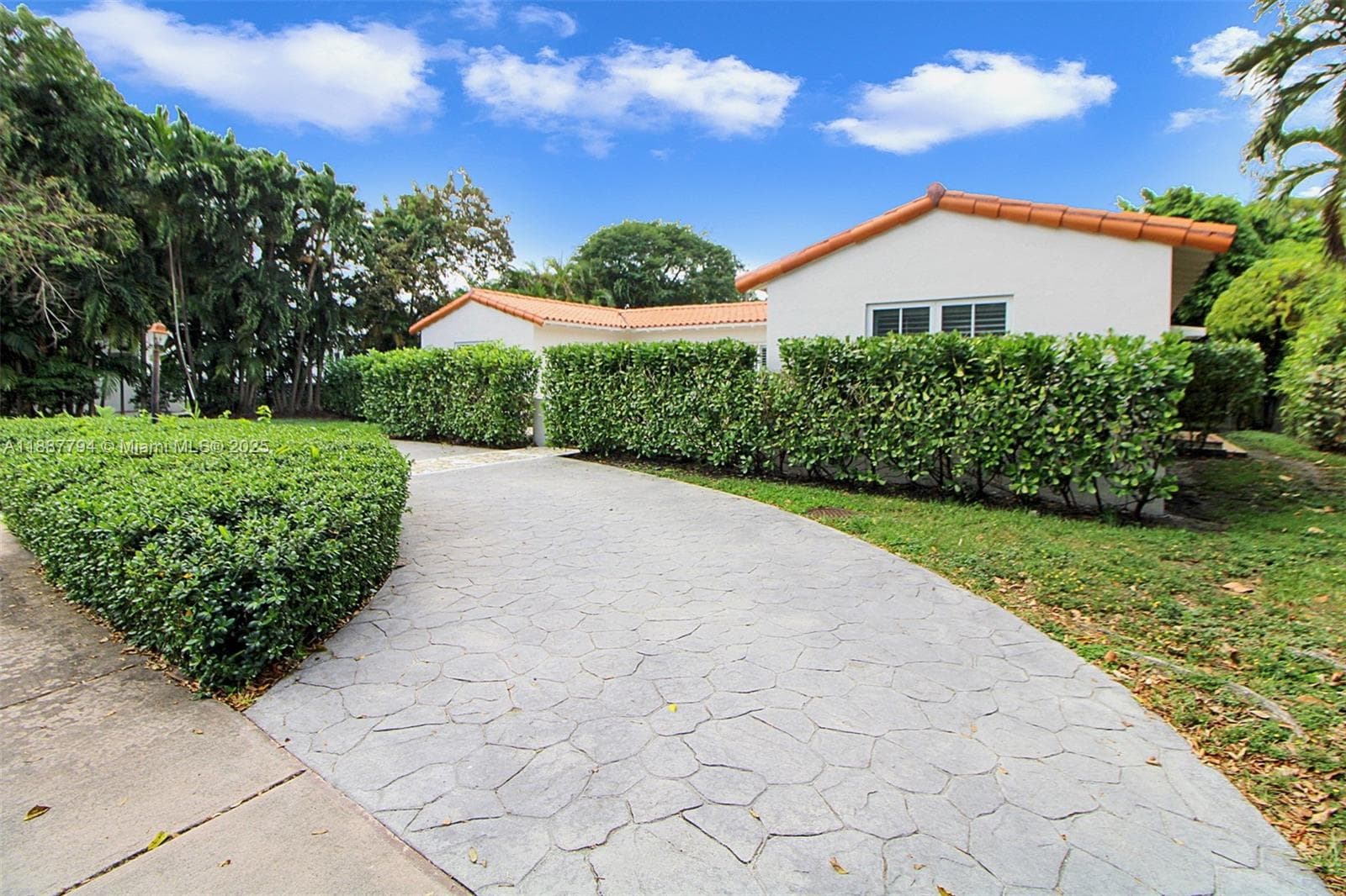 1110 Wallace St, Coral Gables, FL 33134 photo 2
