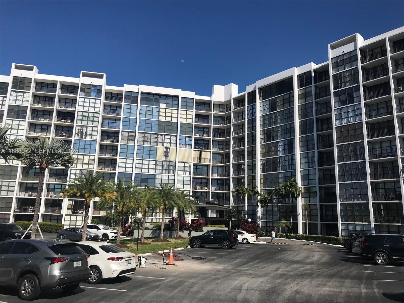 1000 Parkview Dr # 627, Hallandale Beach, FL 33009 photo 2