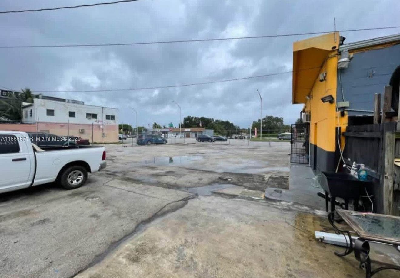 1550 NW 79th St, Miami, FL 33147 photo 4