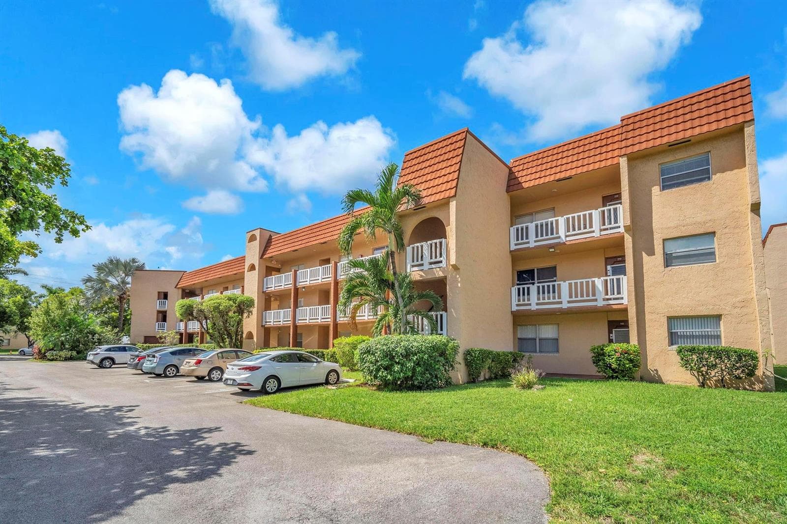 9301 Sunrise Lakes Boulevard # 207, Sunrise, FL 33322 photo 2