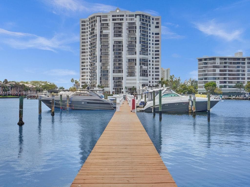 2667 S Parkview Dr, Hallandale Beach, FL 33009 photo 2