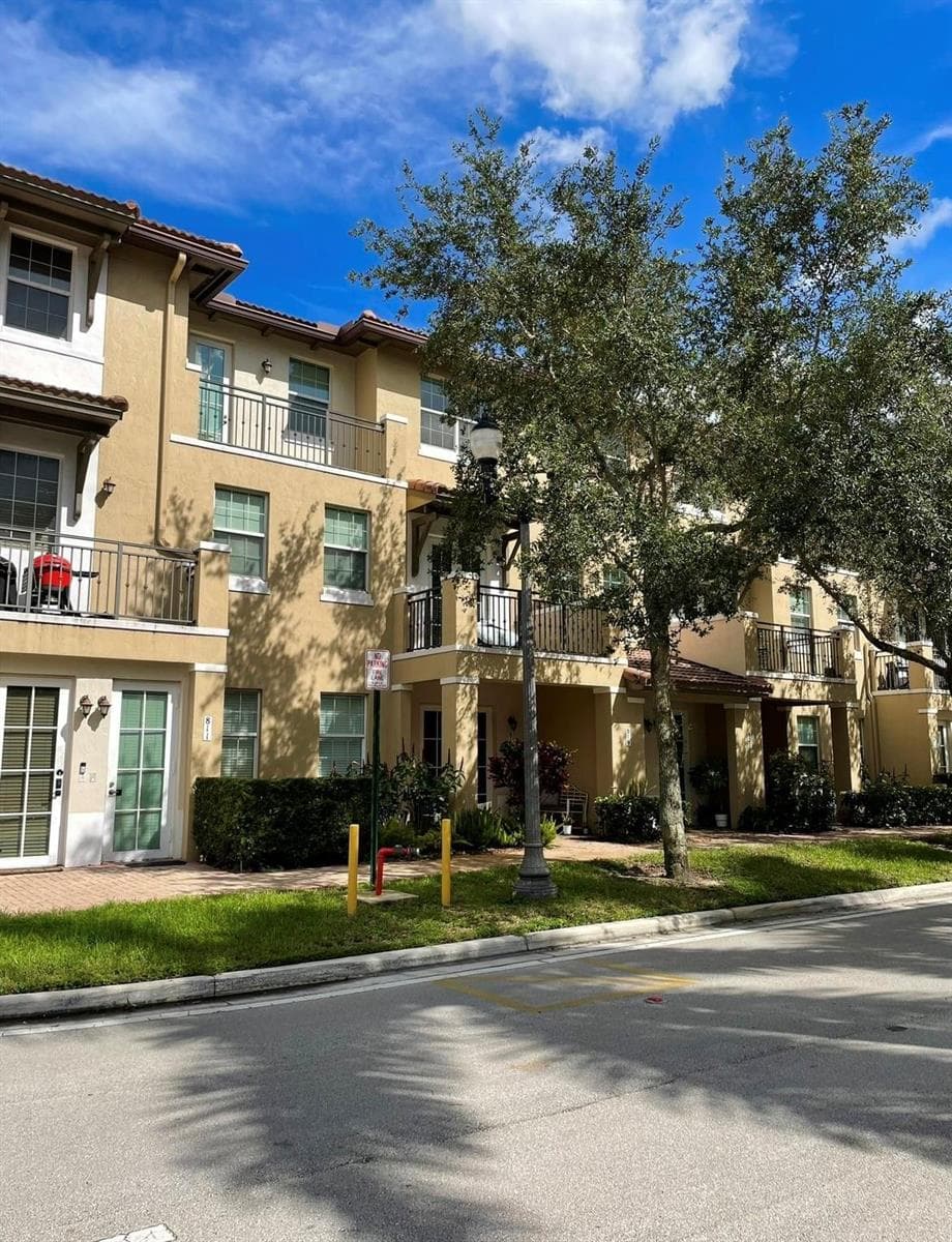 817 SW 147th Avenue # 1404, Pembroke Pines, FL 33027 photo 4